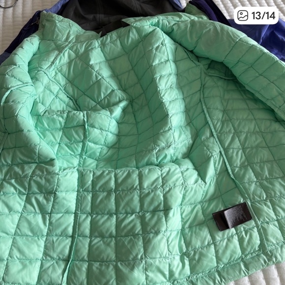 Women’s Ski Outfit - Picture 6 of 15